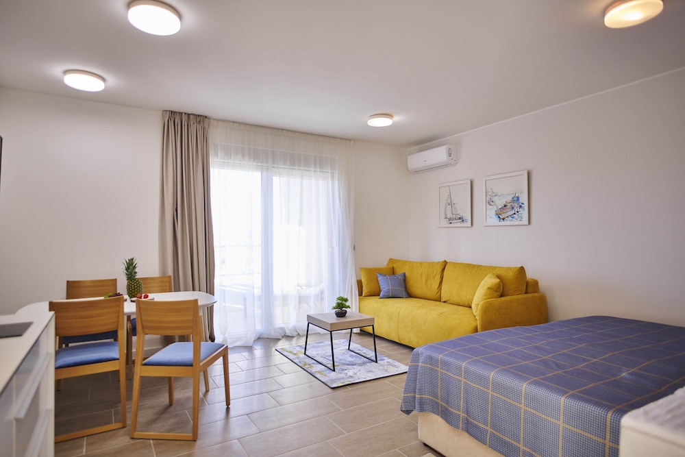 Arancini Residence — Hotel rooms in Vodice, Šibenik-Knin