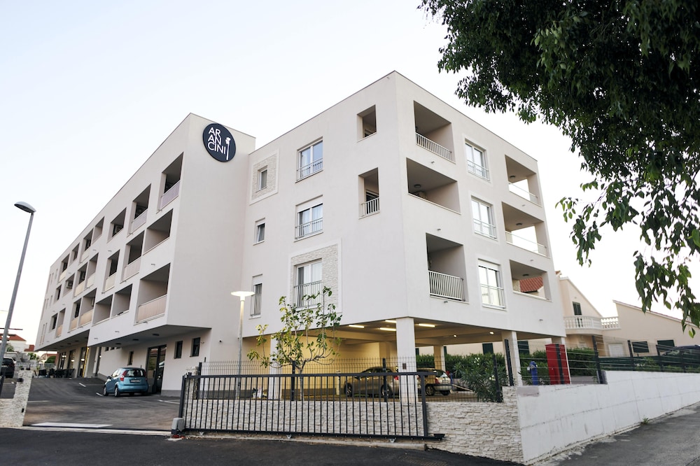Arancini Residence — Hotel building in Vodice, Šibenik-Knin