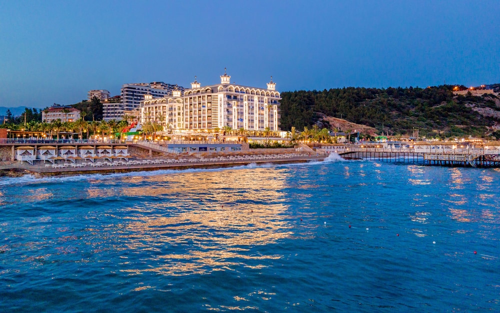 Aria Resort & Spa — Hotel building in Alanya
