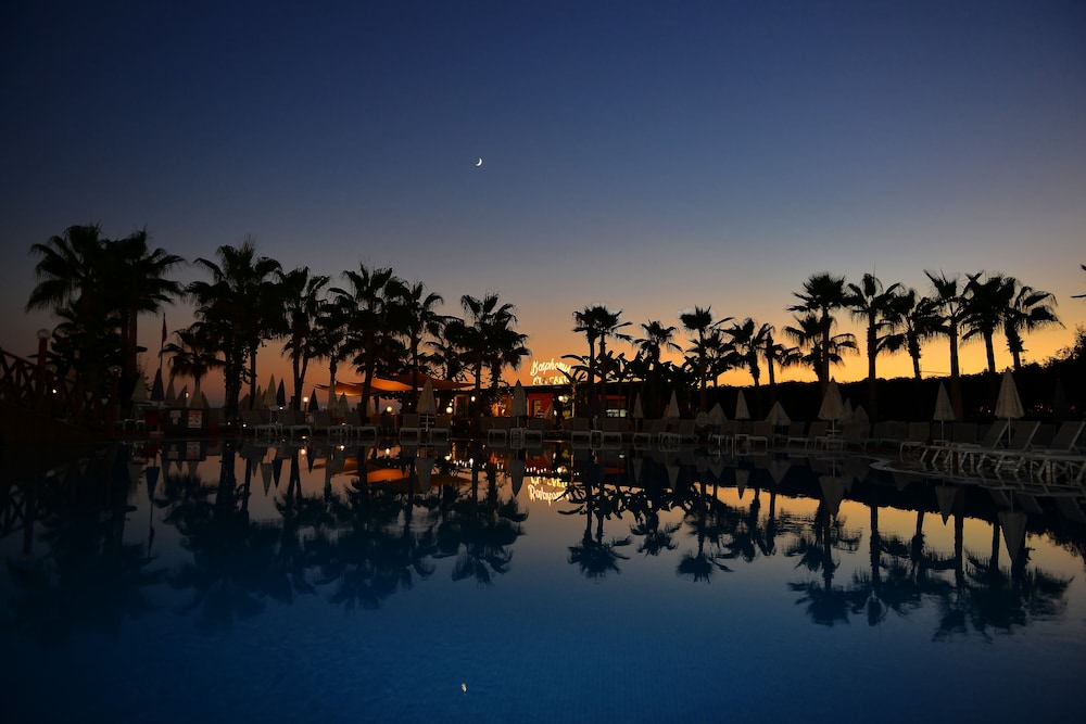 Aria Resort & Spa — Swimming pool in Alanya