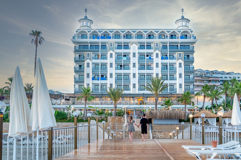 Aria Resort & Spa — Hotel building in Alanya