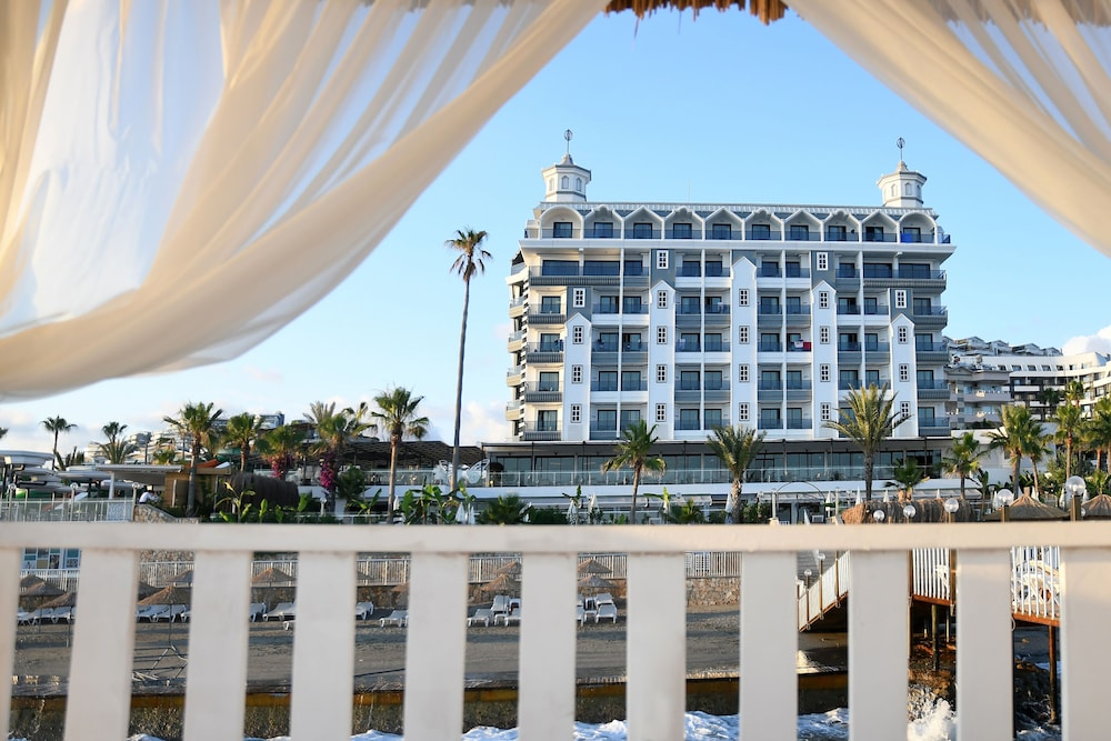 Aria Resort & Spa — Hotel building in Alanya