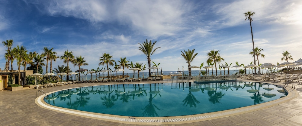 Aria Resort & Spa — Swimming pool in Alanya