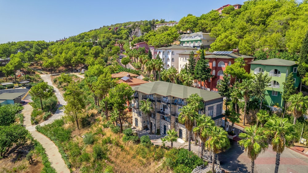 Senza Garden Holiday Club - All Inclusive — Hotel building in Alanya