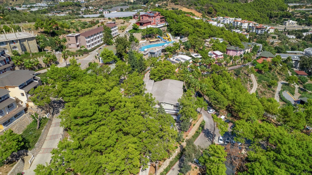 Senza Garden Holiday Club - All Inclusive — Hotel building in Alanya