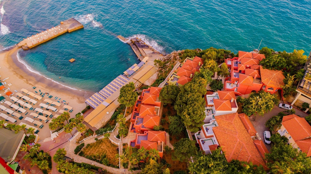 Senza Garden Holiday Club - All Inclusive — Hotel building in Alanya