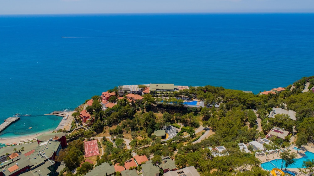 Senza Garden Holiday Club - All Inclusive — Hotel building in Alanya