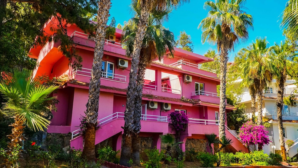 Senza Garden Holiday Club - All Inclusive — Hotel building in Alanya