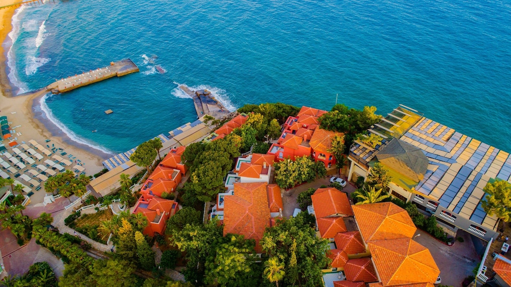 Senza Garden Holiday Club - All Inclusive — Hotel building in Alanya