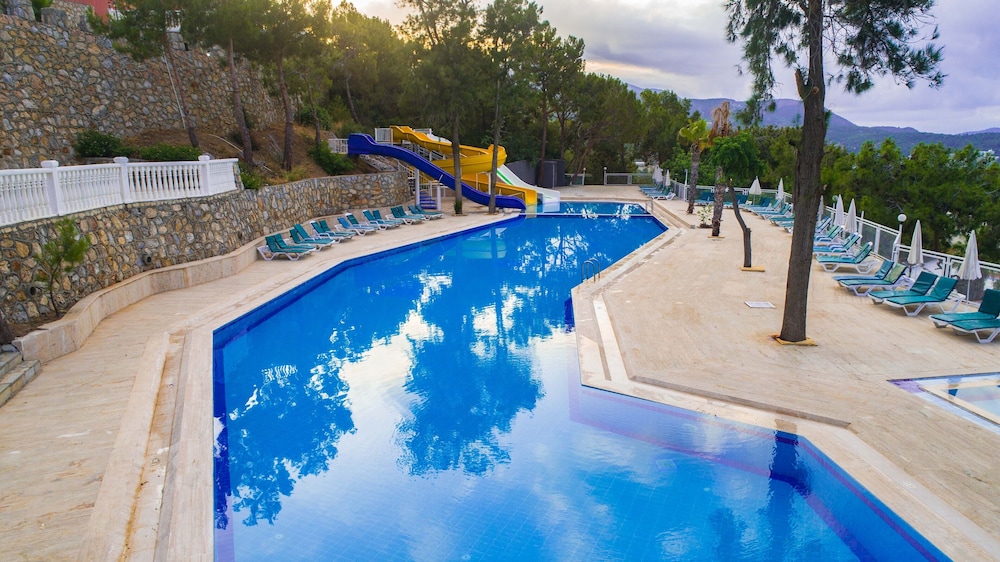 Senza Garden Holiday Club - All Inclusive — Swimming pool in Alanya