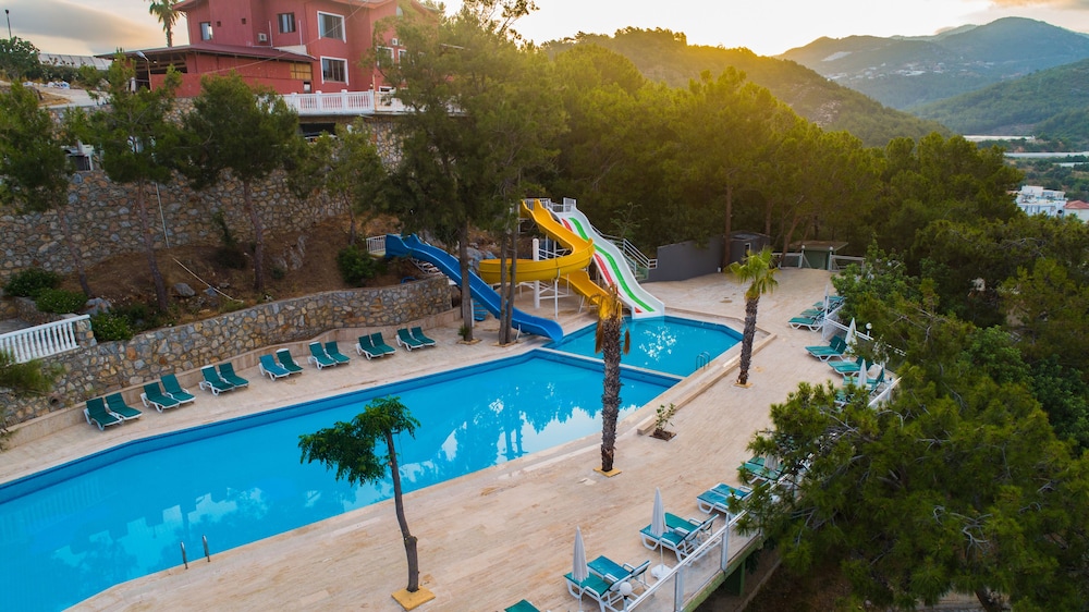 Senza Garden Holiday Club - All Inclusive — Swimming pool in Alanya