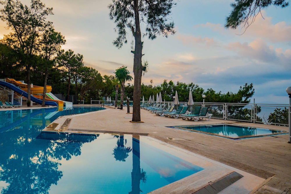 Senza Garden Holiday Club - All Inclusive — Swimming pool in Alanya