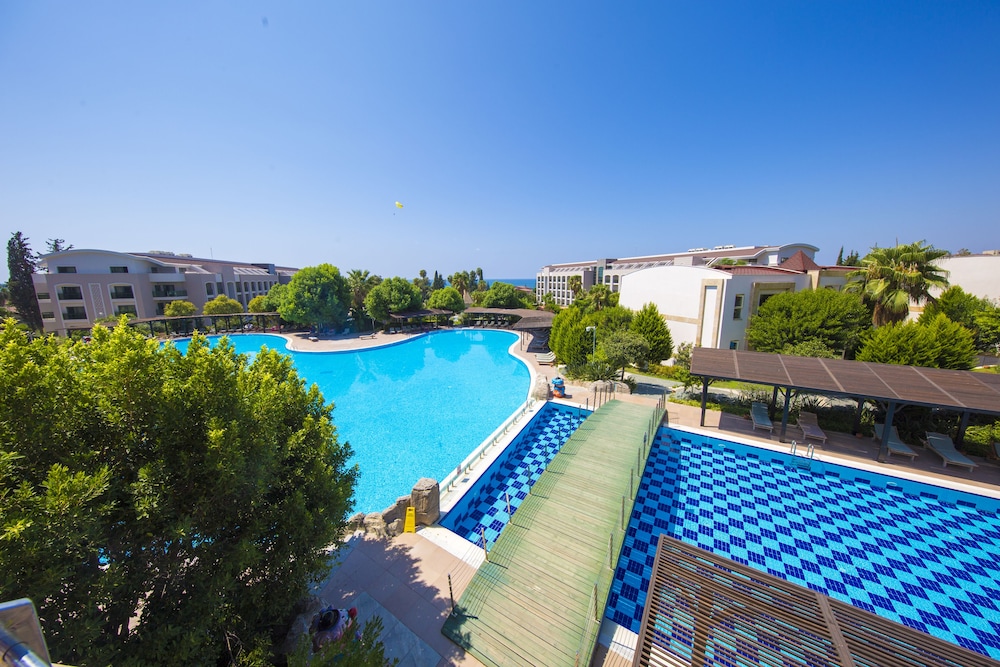 Horus Paradise Resort - Ultra All Inclusive — Swimming pool in Side