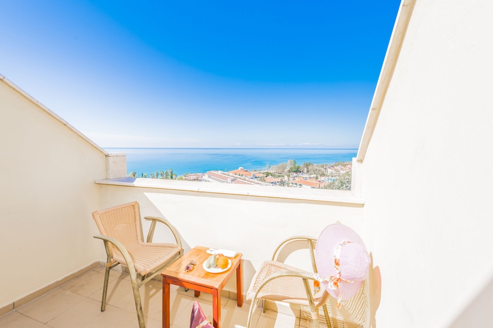 Horus Paradise Resort - Ultra All Inclusive — Hotel rooms in Side