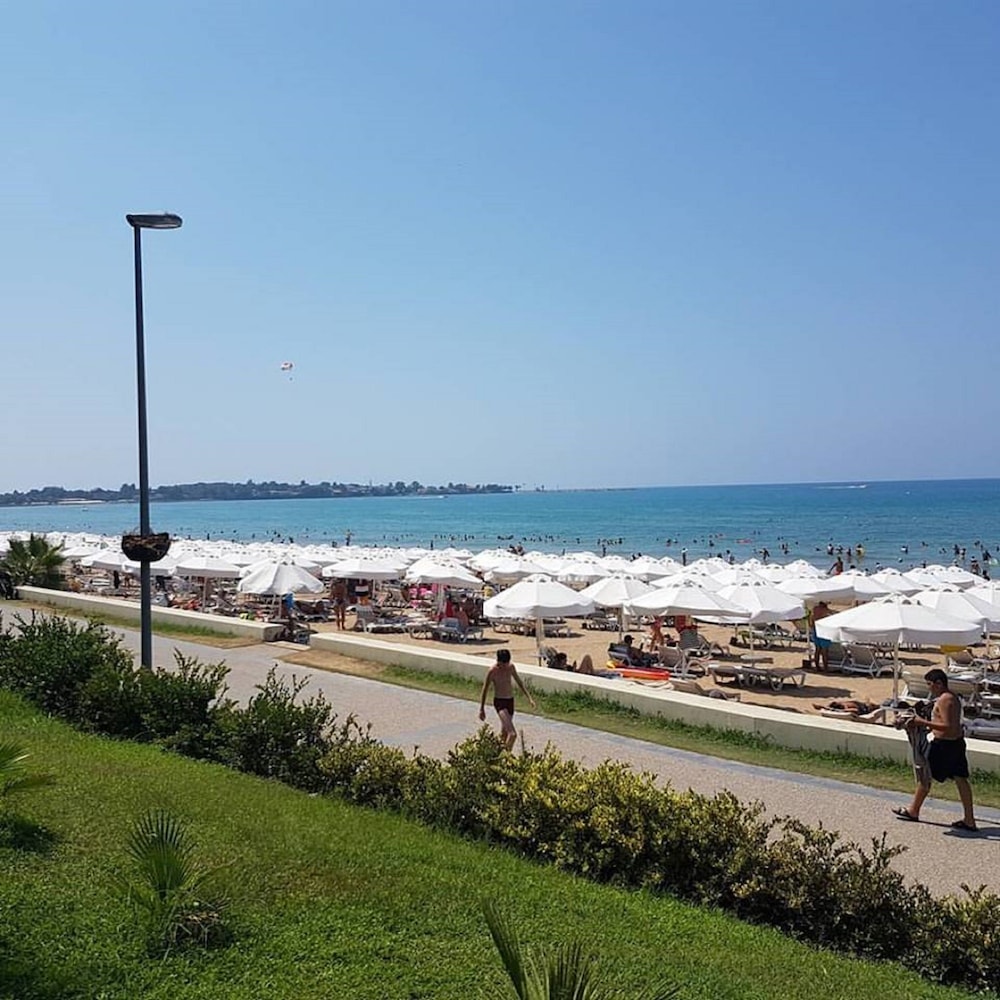 Horus Paradise Resort - Ultra All Inclusive — Beach in Side