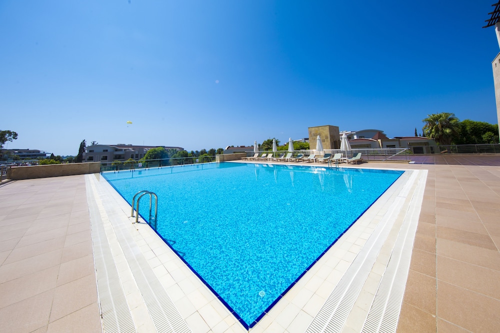 Horus Paradise Resort - Ultra All Inclusive — Swimming pool in Side