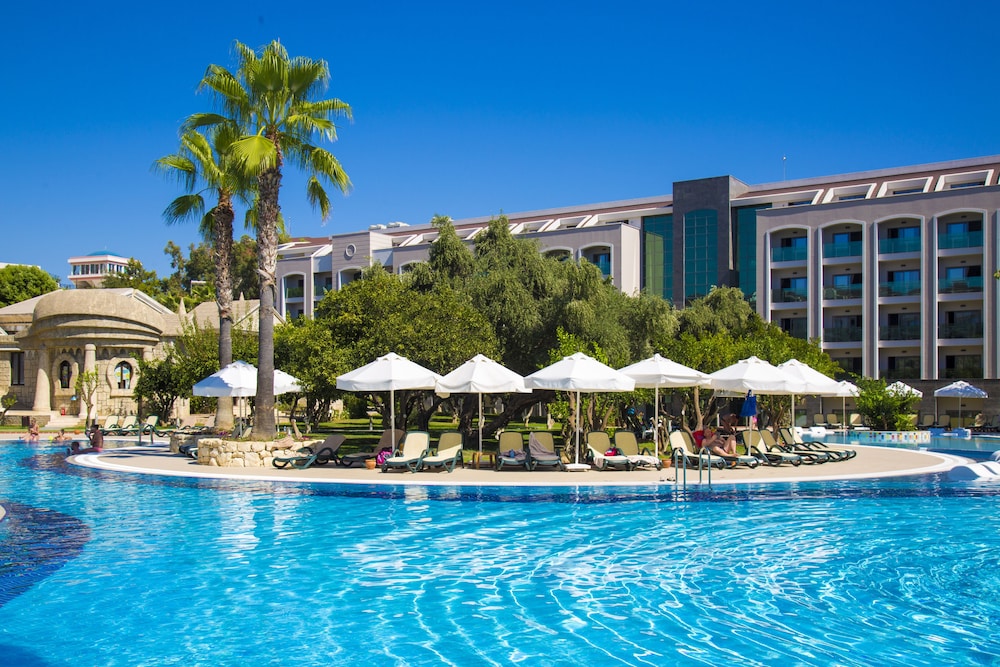 Horus Paradise Resort - Ultra All Inclusive — Swimming pool in Side