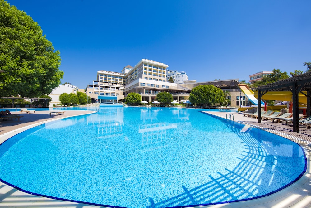 Horus Paradise Resort - Ultra All Inclusive — Swimming pool in Side