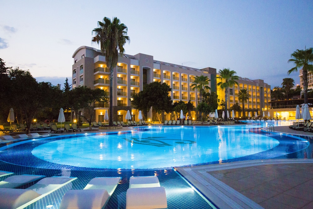 Horus Paradise Resort - Ultra All Inclusive — Swimming pool in Side