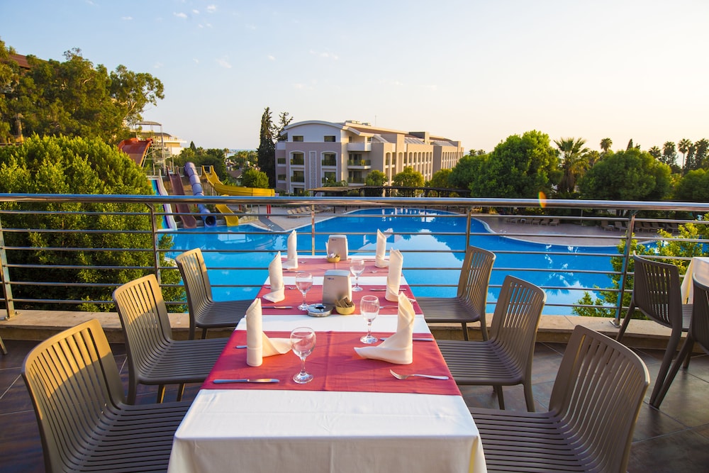 Horus Paradise Resort - Ultra All Inclusive — Restaurant & bars in Side