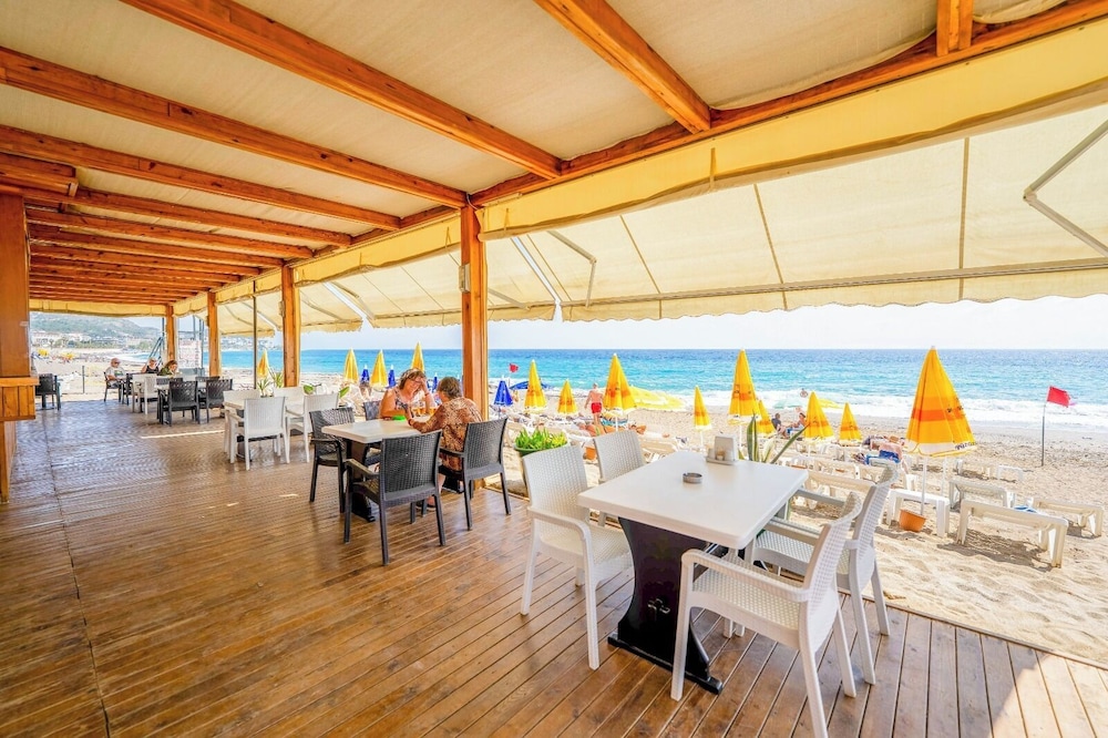 Galaxy Beach Hotel — Restaurant & bars in Alanya