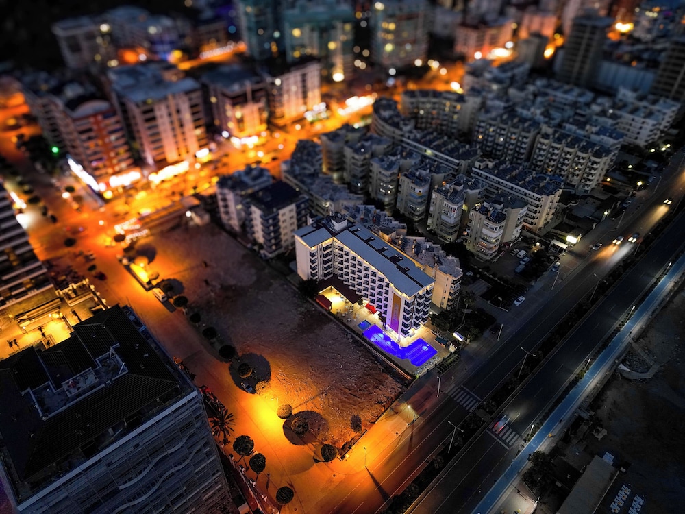 Galaxy Beach Hotel — Hotel building in Alanya