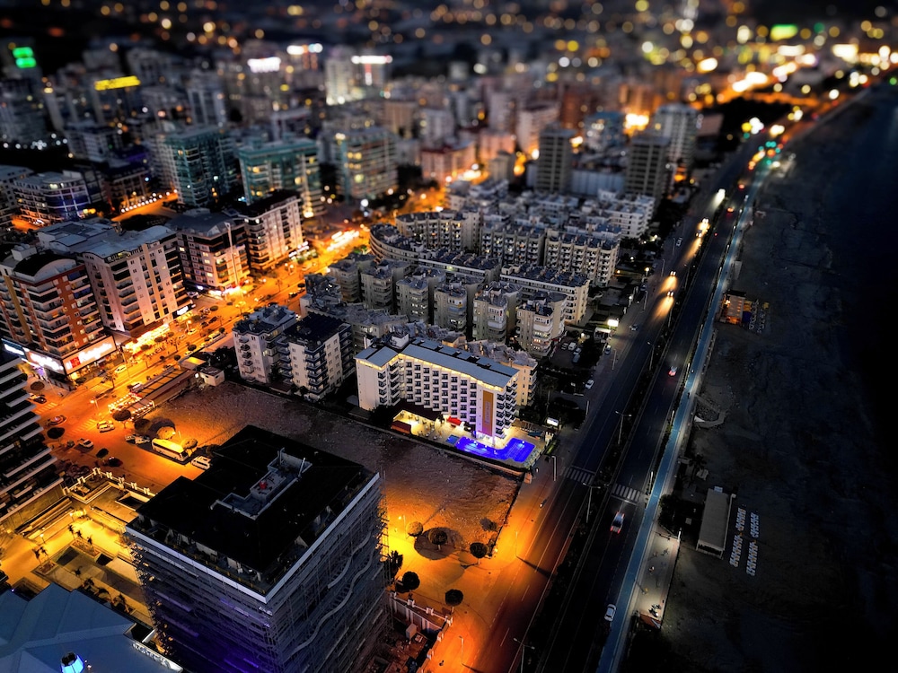Galaxy Beach Hotel — Hotel building in Alanya
