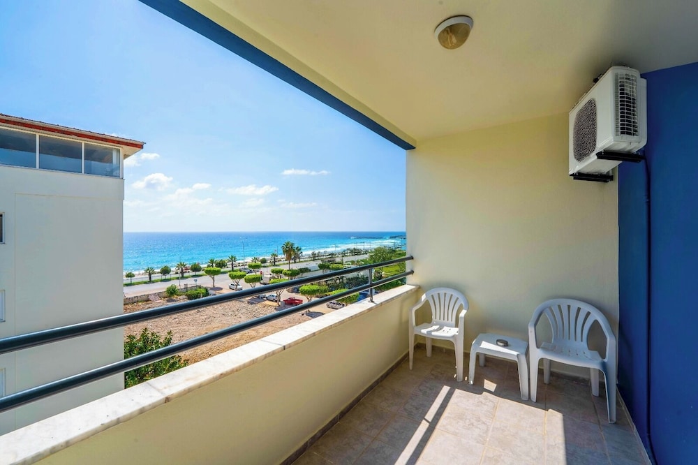 Galaxy Beach Hotel — Hotel rooms in Alanya