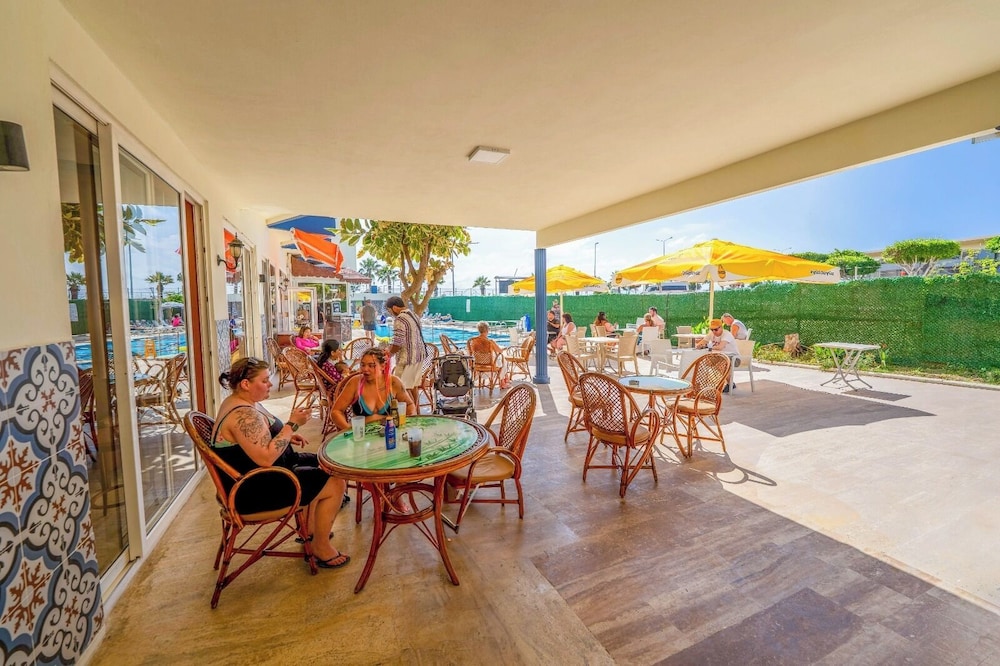 Galaxy Beach Hotel — Restaurant & bars in Alanya