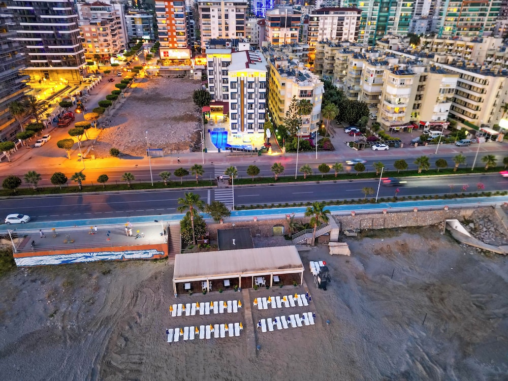 Galaxy Beach Hotel — Hotel building in Alanya
