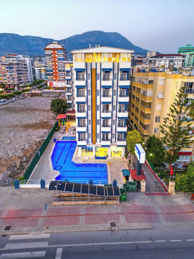 Galaxy Beach Hotel — Hotel building in Alanya