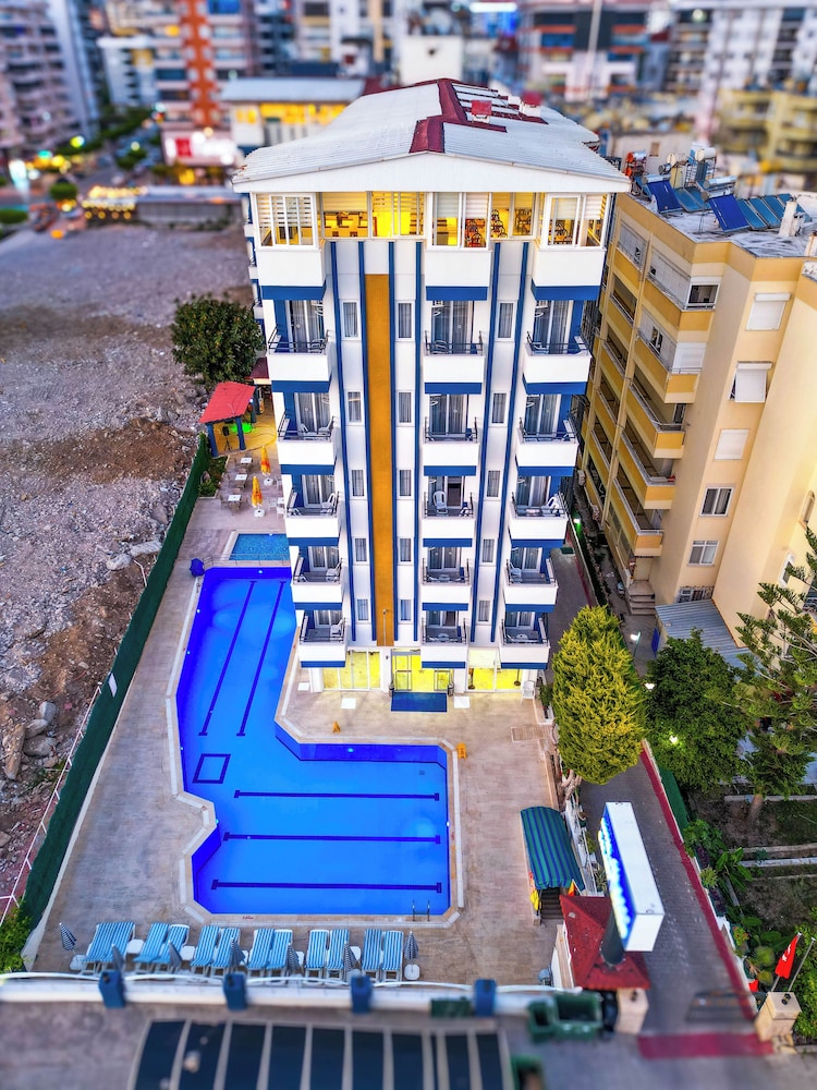 Galaxy Beach Hotel — Hotel building in Alanya