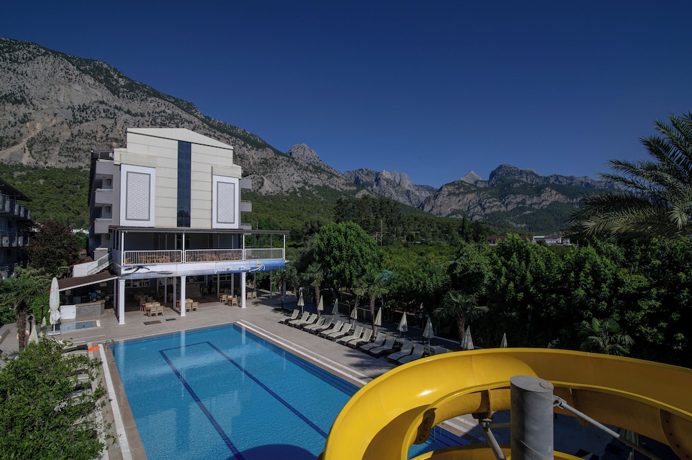 Grand Hotel Derin - All Inclusive — Pool in Kemer