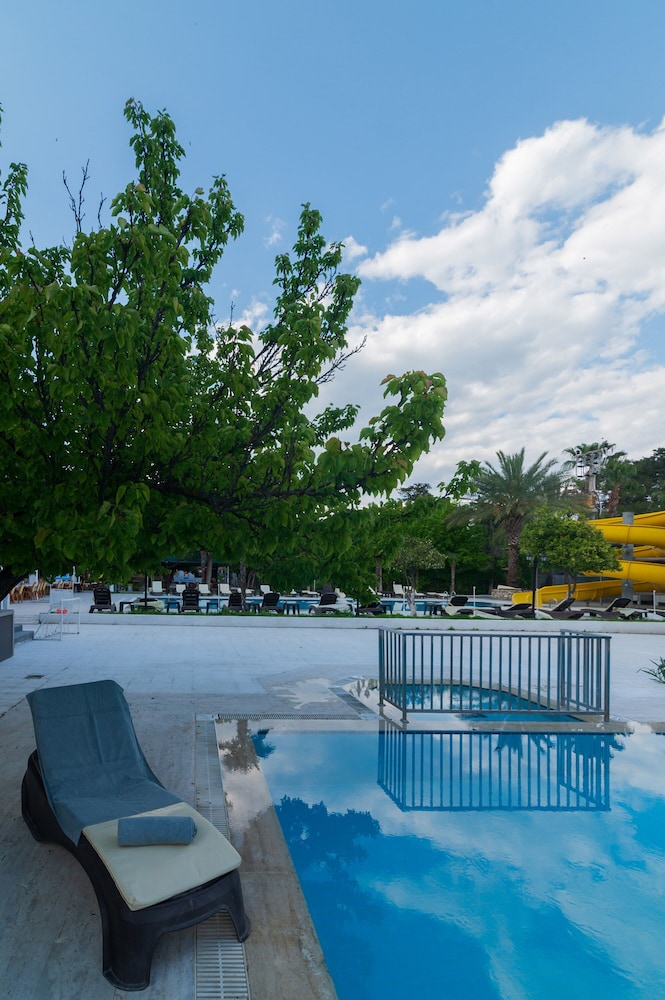 Grand Hotel Derin - All Inclusive — Pool in Kemer