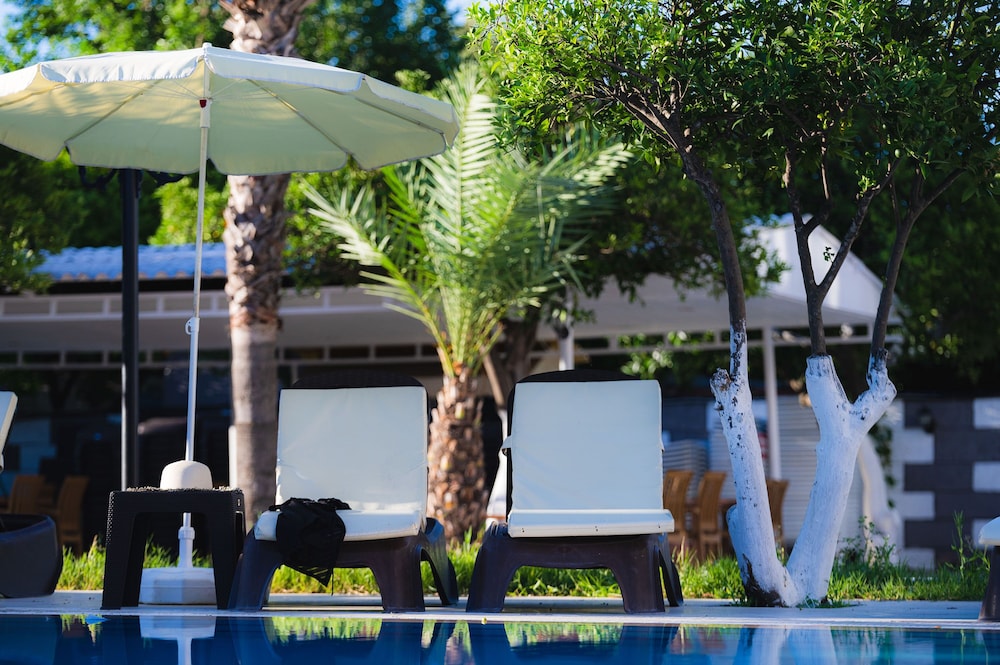 Grand Hotel Derin - All Inclusive — Pool in Kemer