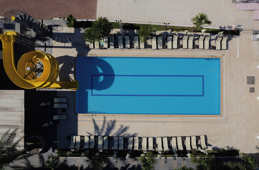 Grand Hotel Derin - All Inclusive — Pool in Kemer