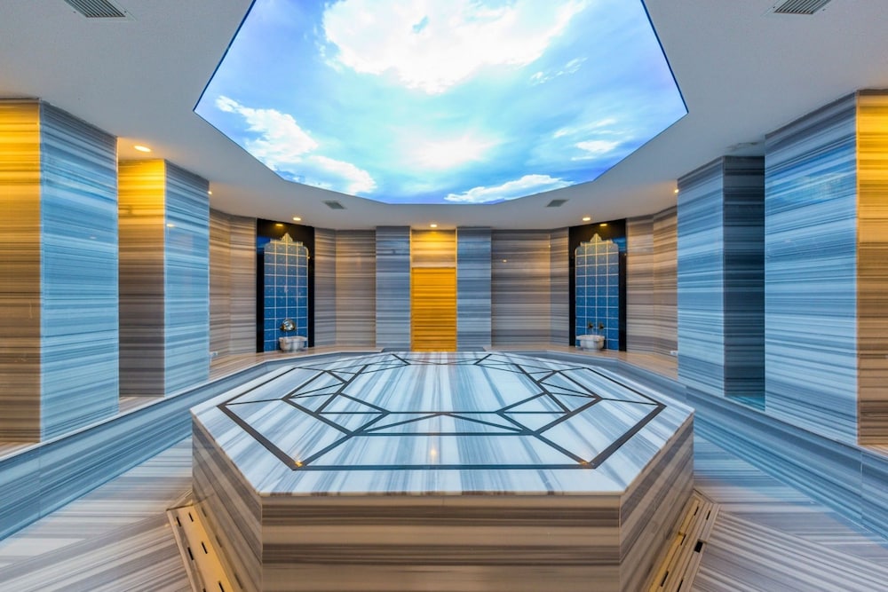 Dream World Hill — Spa in Side