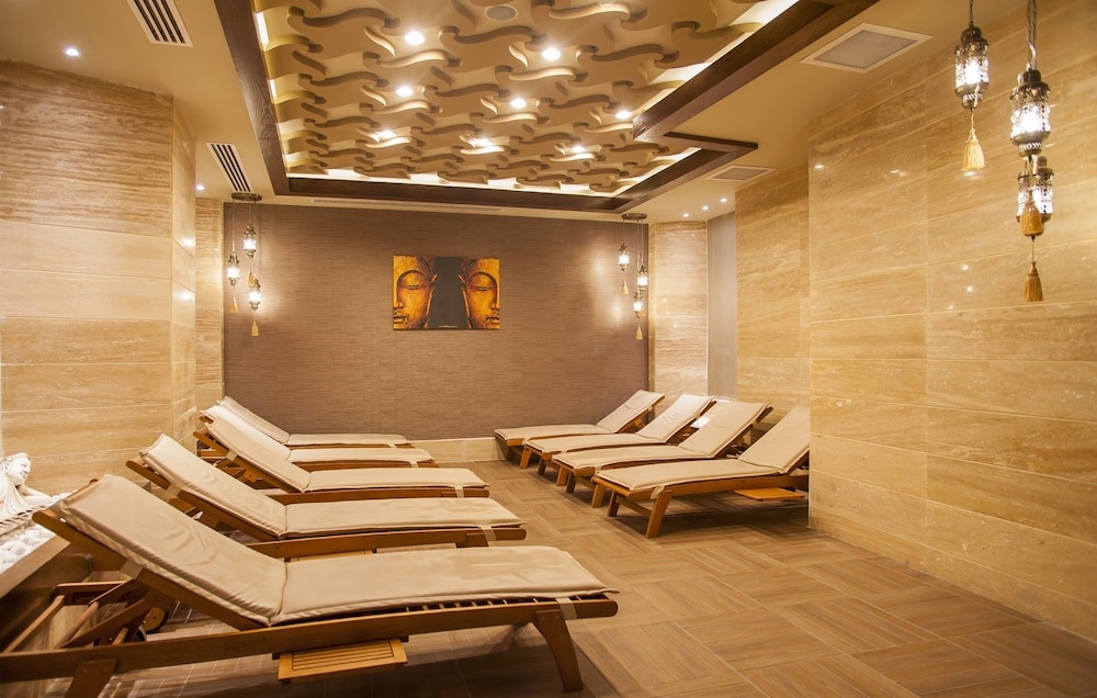 Dream World Hill — Spa in Side