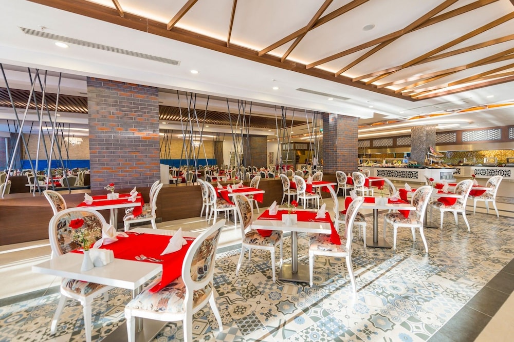 Dream World Hill — Restaurant & bars in Side