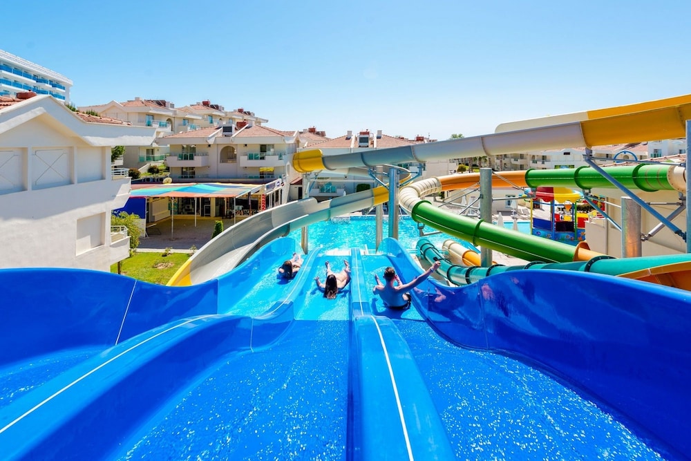 Dream World Hill — Swimming pool in Side