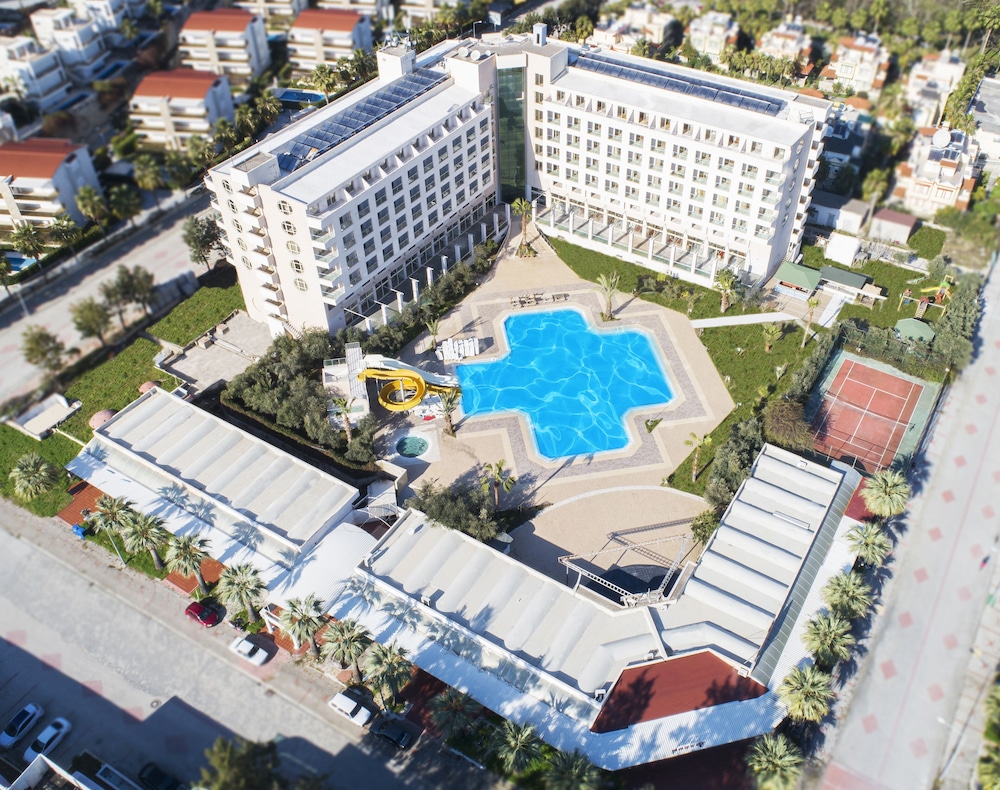 Miarosa Konaklı Garden - All Inclusive — Swimming pool in Alanya