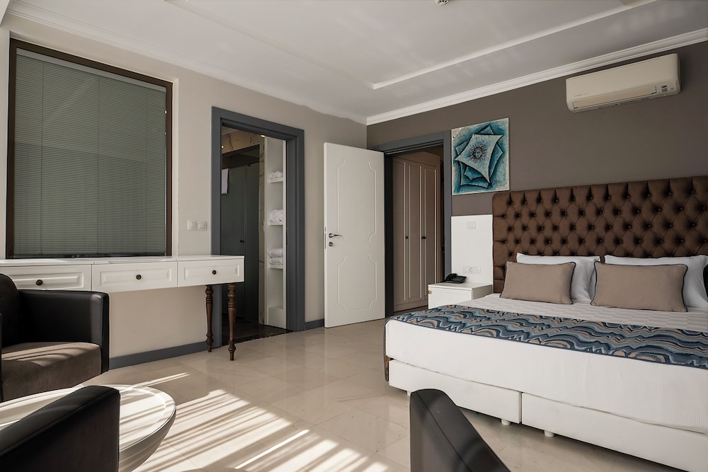Blue Marlin Deluxe Spa & Resort - All Inclusive — Hotel rooms in Alanya