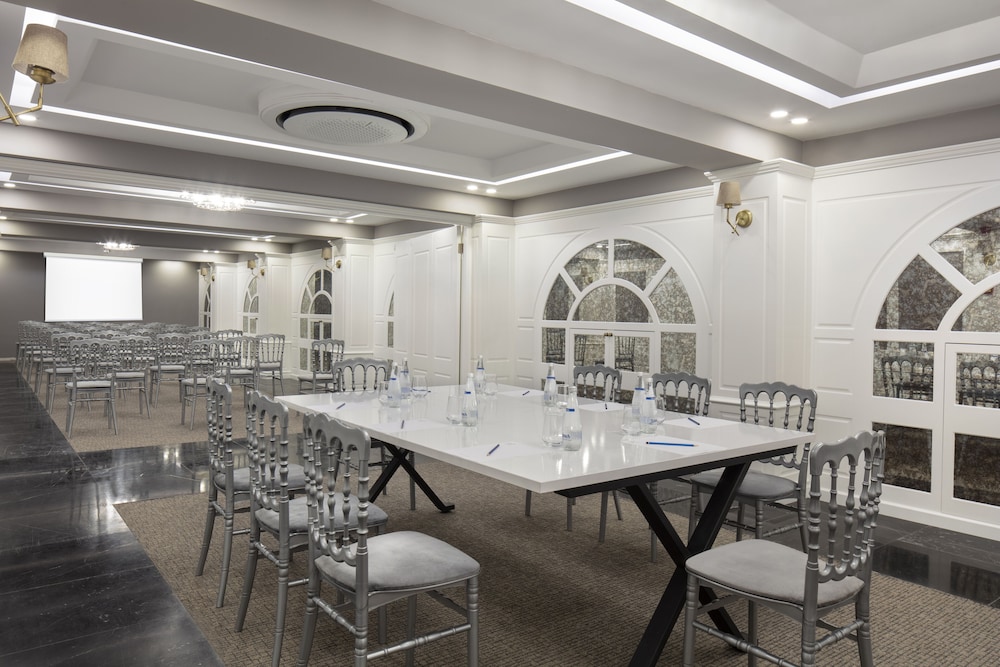 Blue Marlin Deluxe Spa & Resort - All Inclusive — Hotel building in Alanya