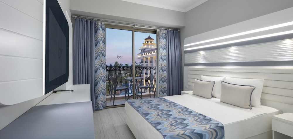 Blue Marlin Deluxe Spa & Resort - All Inclusive — Hotel rooms in Alanya