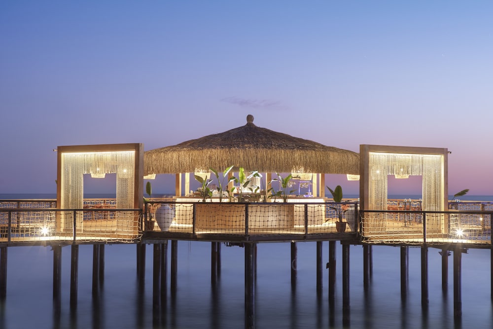 Blue Marlin Deluxe Spa & Resort - All Inclusive — Restaurant & bars in Alanya