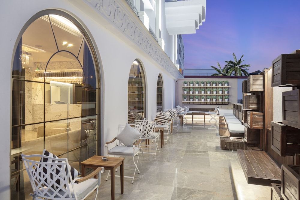 Blue Marlin Deluxe Spa & Resort - All Inclusive — Restaurant & bars in Alanya