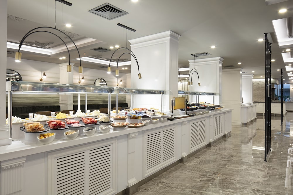 Blue Marlin Deluxe Spa & Resort - All Inclusive — Restaurant & bars in Alanya
