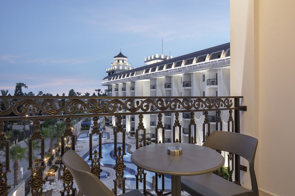 Blue Marlin Deluxe Spa & Resort - All Inclusive — Hotel building in Alanya