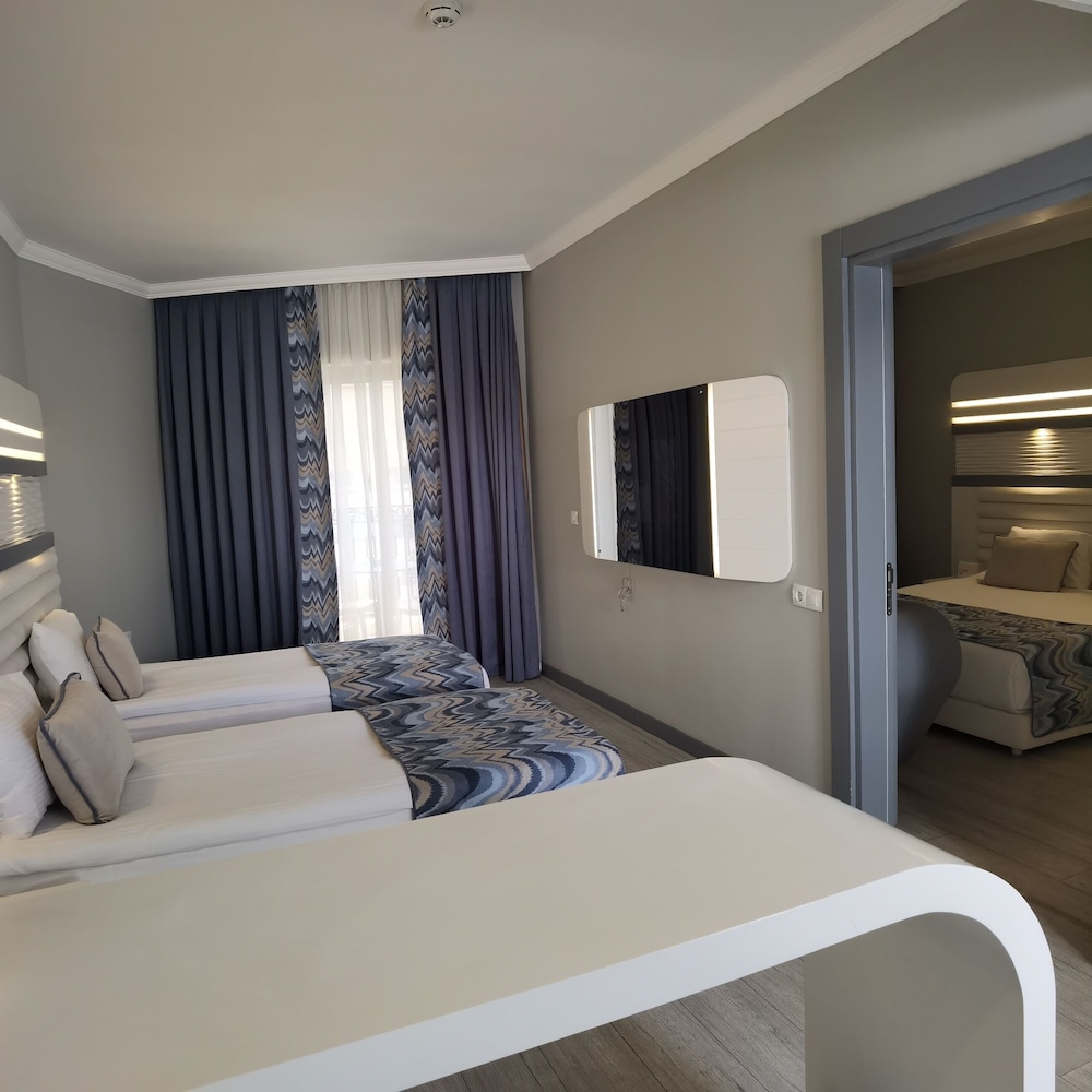 Blue Marlin Deluxe Spa & Resort - All Inclusive — Hotel rooms in Alanya