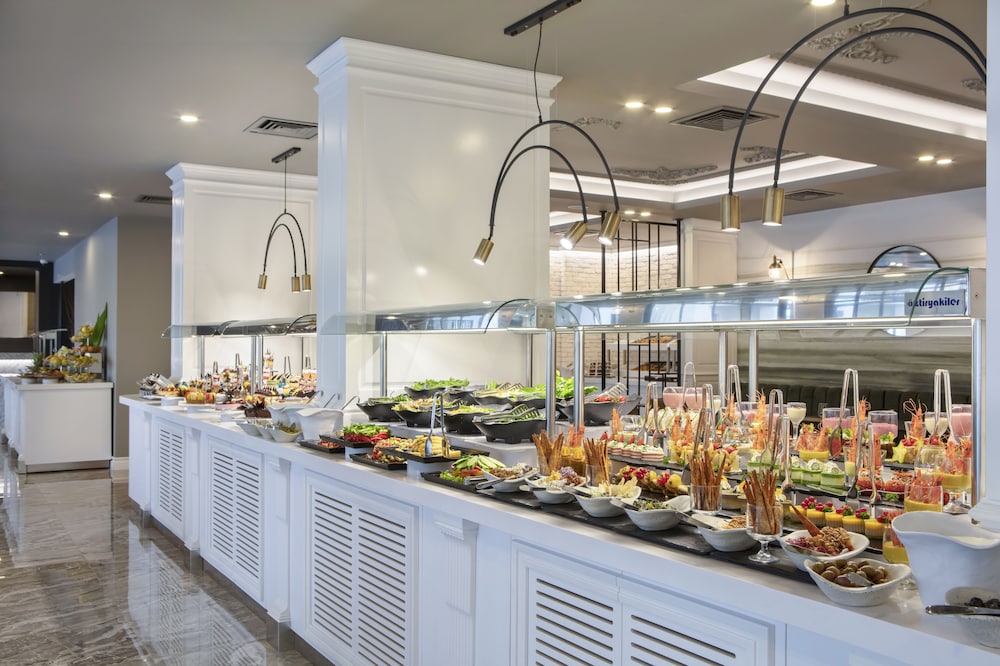 Blue Marlin Deluxe Spa & Resort - All Inclusive — Restaurant & bars in Alanya